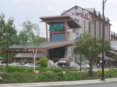 Le River Rock Casino Resort vu depuis River Road